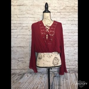 Adorable wine color crop lace up w/bell sleeves🍷